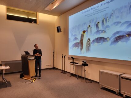 Ben Fabry during his fantastic talk about emperor penguins. (Image: A. Dakkouri-Baldauf)