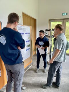 Engaged discussions at the posters. (Image: M. Tranchina)