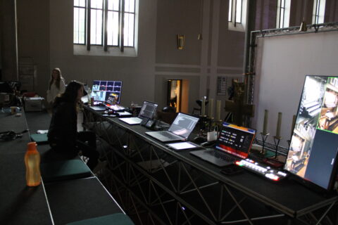 Behind the scenes: The ITM media studios team makes final preparations. (Image: Ella Steinmann)