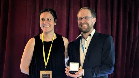 Laureate Dr. Daniel Wehner (right) together with Dr. Mekayla Storer (©Gilbert Weidinger)